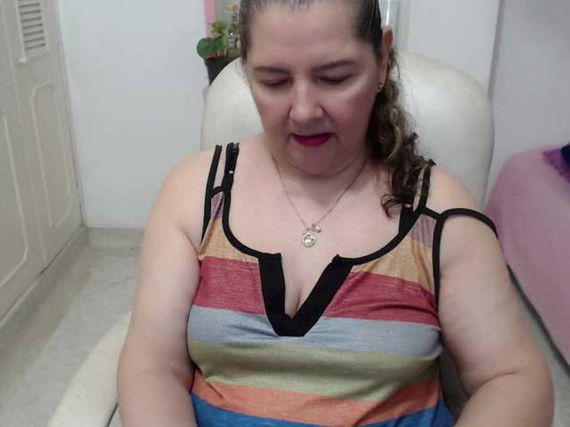 leonela-68 live cam on BongaCams