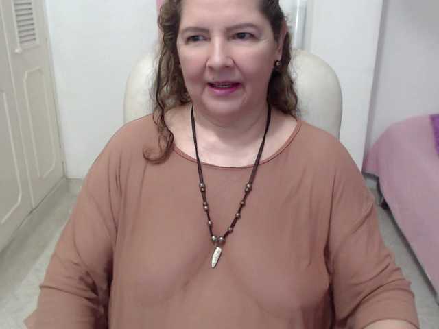 leonela-68 live cam on BongaCams