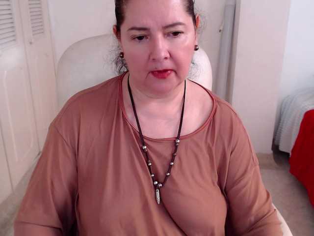 leonela-68 live cam on BongaCams
