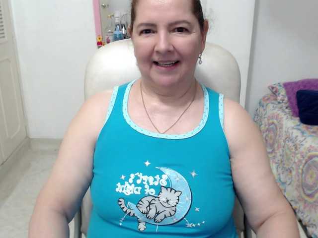 leonela-68 live cam on BongaCams