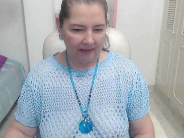 leonela-68 live cam on BongaCams