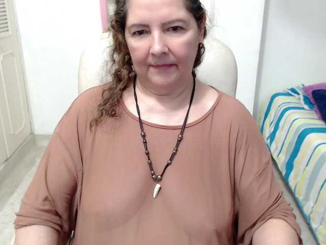 leonela-68 live cam on BongaCams