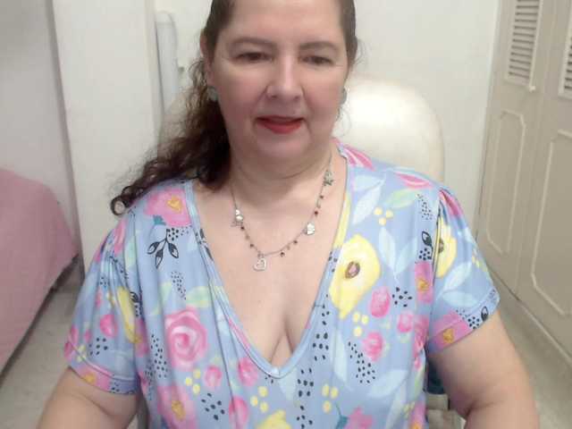 leonela-68 live cam on BongaCams