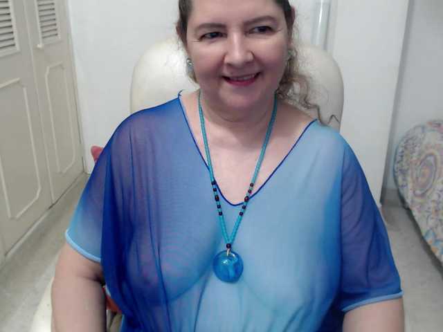 leonela-68 live cam on BongaCams
