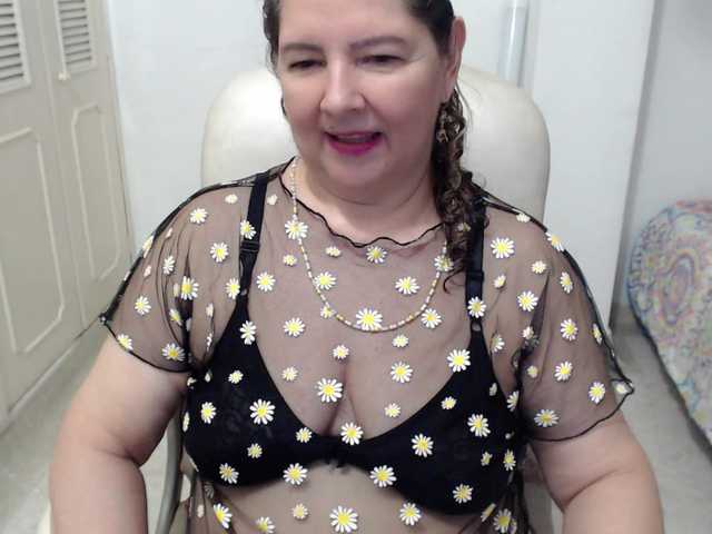 leonela-68 live cam on BongaCams