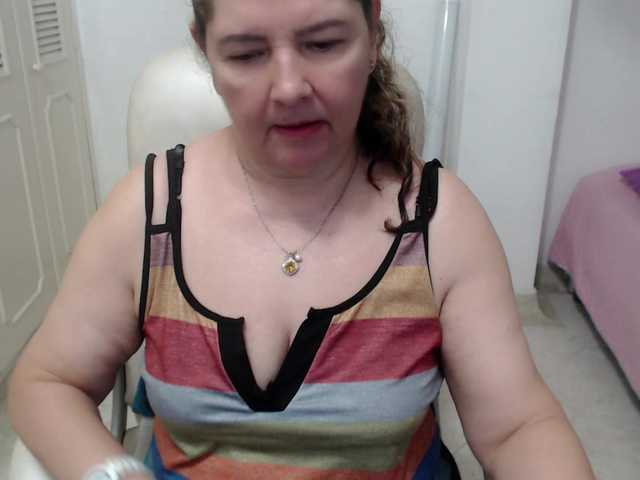 leonela-68 live cam on BongaCams