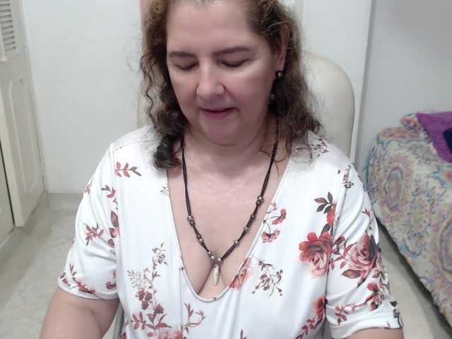 leonela-68 live cam on BongaCams