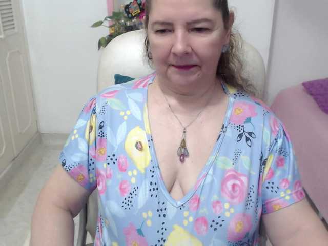 leonela-68 live cam on BongaCams