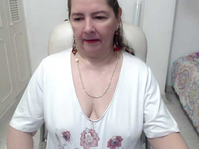 leonela-68 live cam on BongaCams