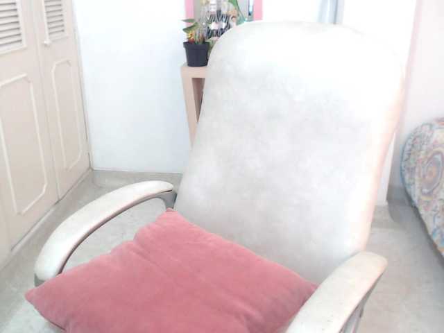 leonela-68 live cam preview