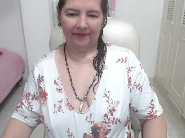 leonela-68 live cam on BongaCams
