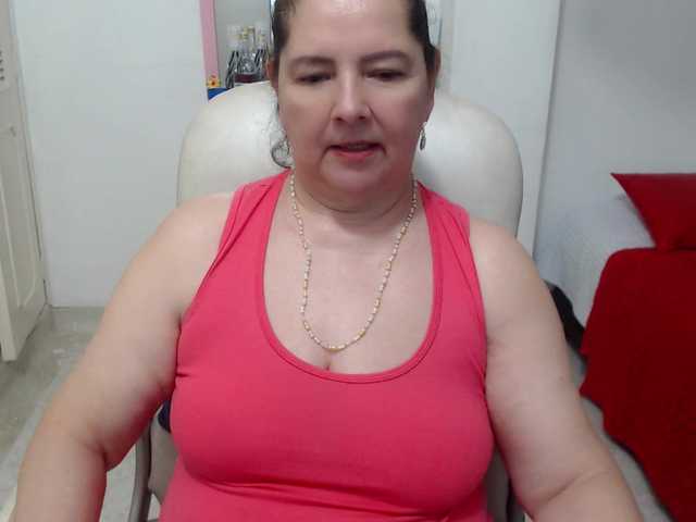 leonela-68 live cam on BongaCams