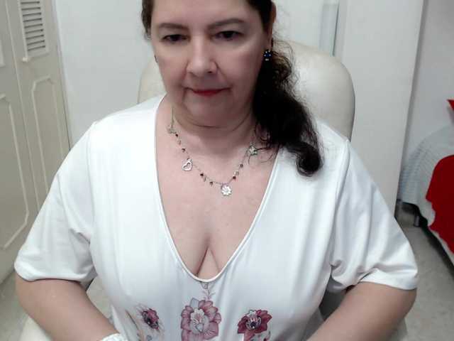 leonela-68 live cam on BongaCams
