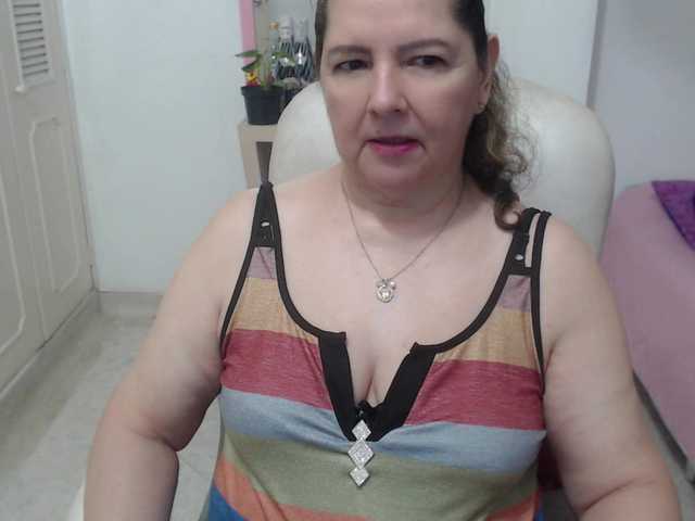 leonela-68 live cam on BongaCams