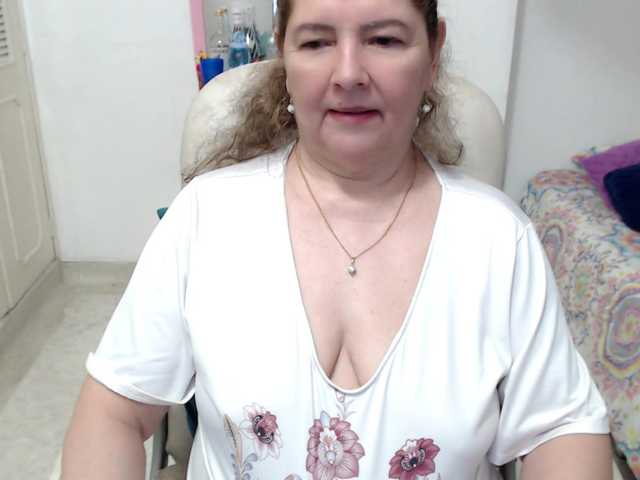 leonela-68 live cam on BongaCams