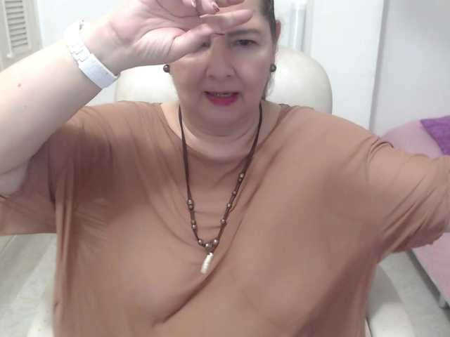 leonela-68 live cam on BongaCams