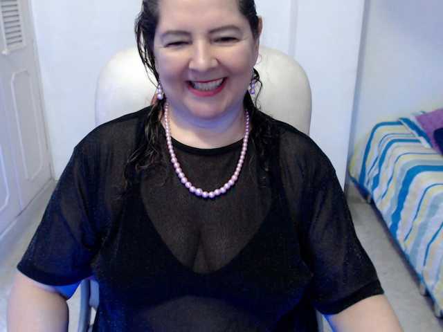 leonela-68 live cam on BongaCams