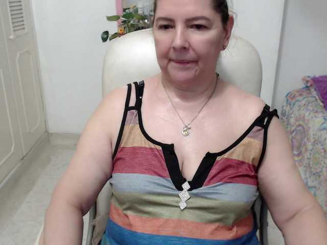 leonela-68 live cam on BongaCams