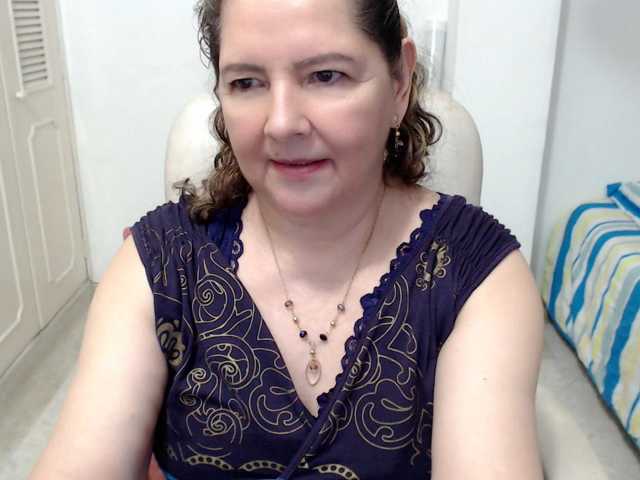 leonela-68 live cam on BongaCams