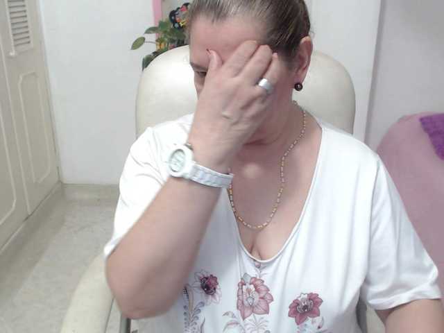 leonela-68 live cam on BongaCams
