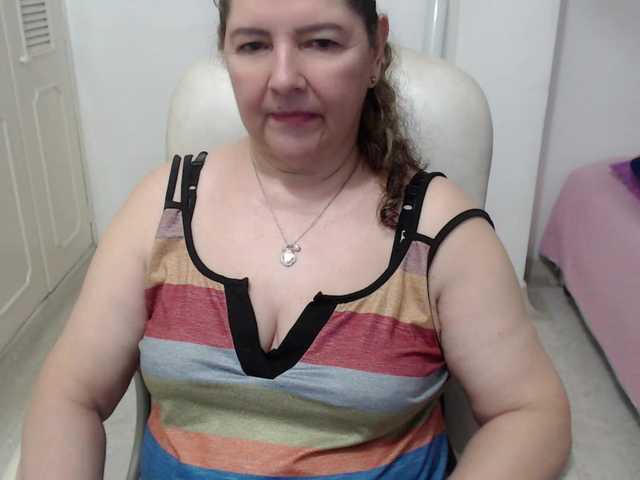 leonela-68 live cam on BongaCams