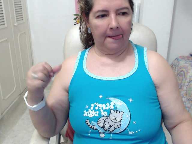 leonela-68 live cam on BongaCams