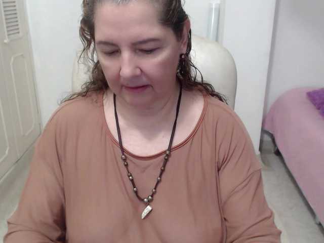leonela-68 live cam on BongaCams
