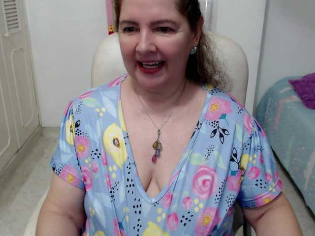 leonela-68 live cam on BongaCams