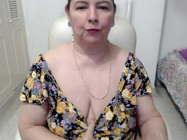 leonela-68 live cam on BongaCams