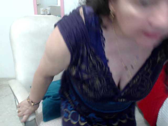 leonela-68 live cam on BongaCams