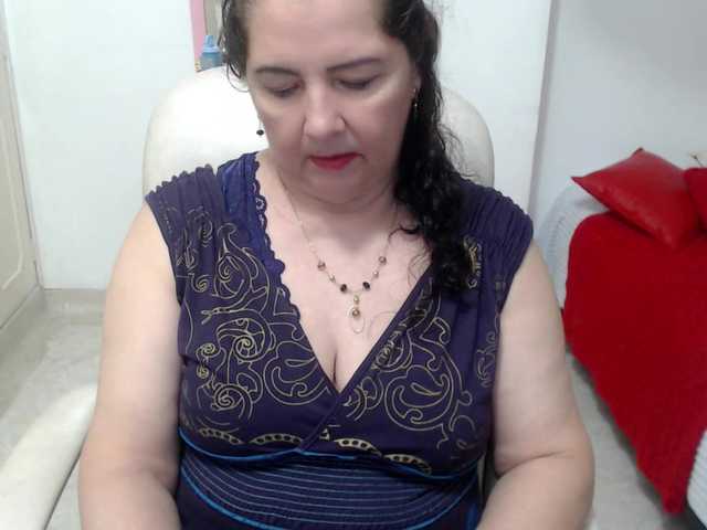 leonela-68 live cam on BongaCams