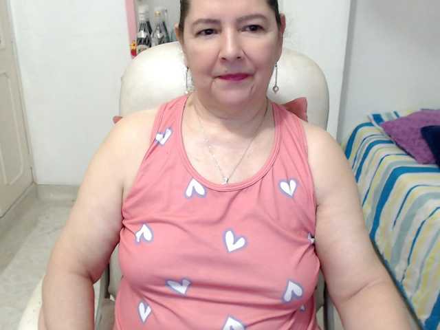 leonela-68 live cam on BongaCams