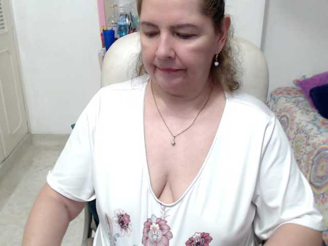 leonela-68 live cam on BongaCams