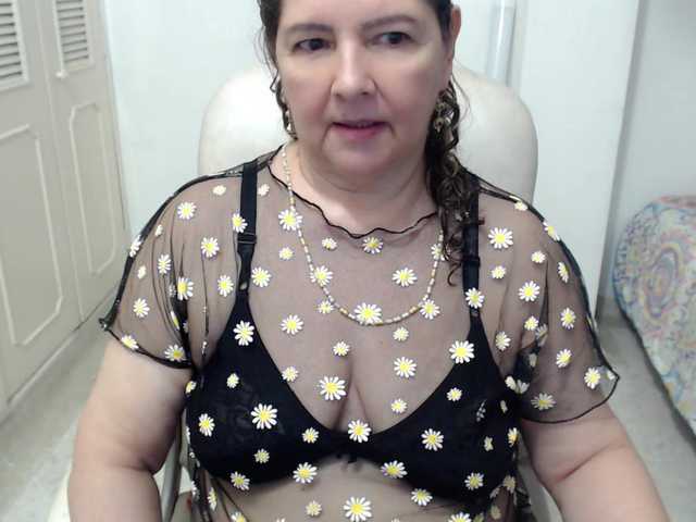 leonela-68 live cam on BongaCams