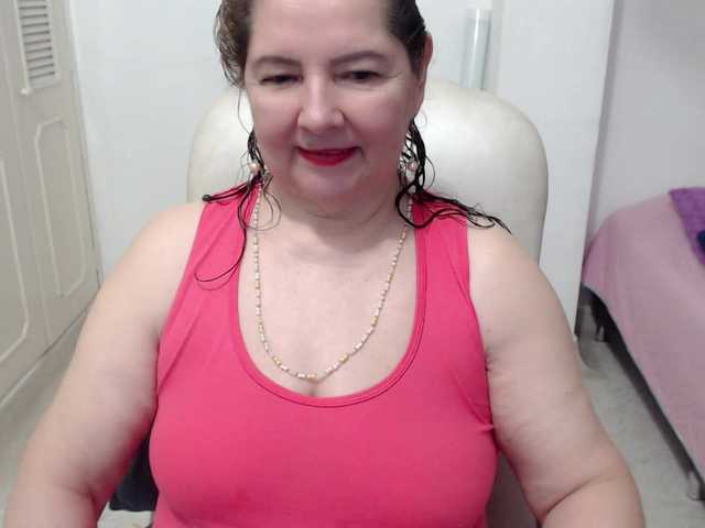 leonela-68 live cam on BongaCams