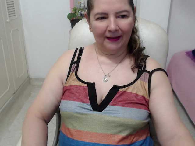 leonela-68 live cam on BongaCams