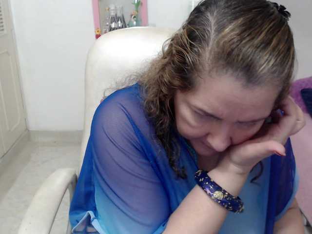 leonela-68 live cam on BongaCams
