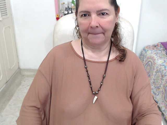 leonela-68 — live female cam