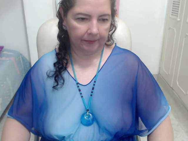 leonela-68 live cam on BongaCams