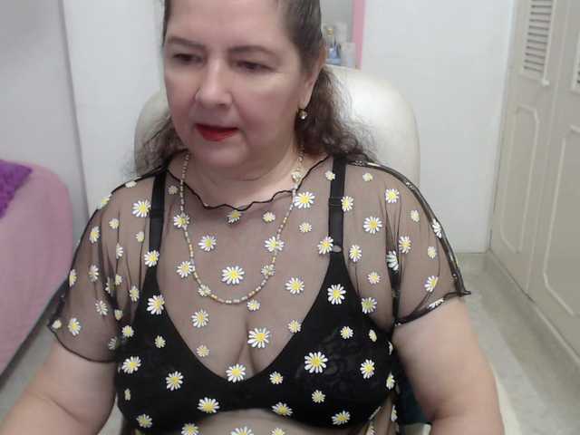 leonela-68 live cam on BongaCams