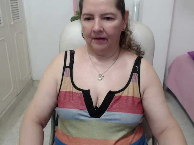 leonela-68 live cam on BongaCams