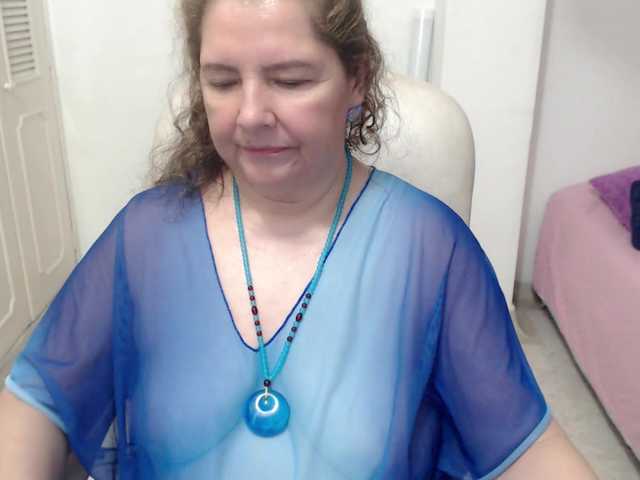 leonela-68 live cam on BongaCams