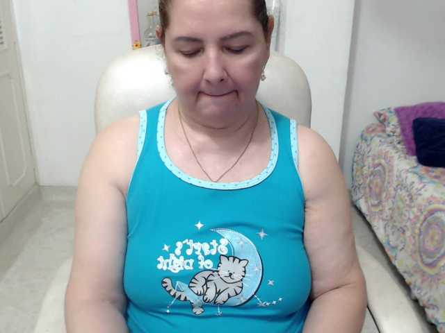 leonela-68 live cam on BongaCams