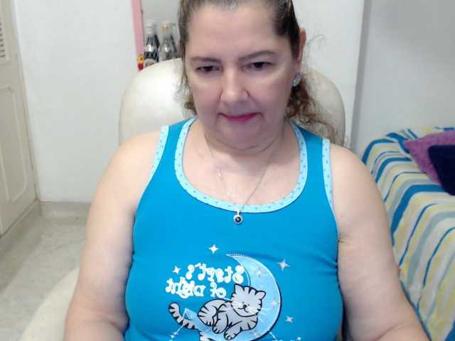 leonela-68 live cam on BongaCams
