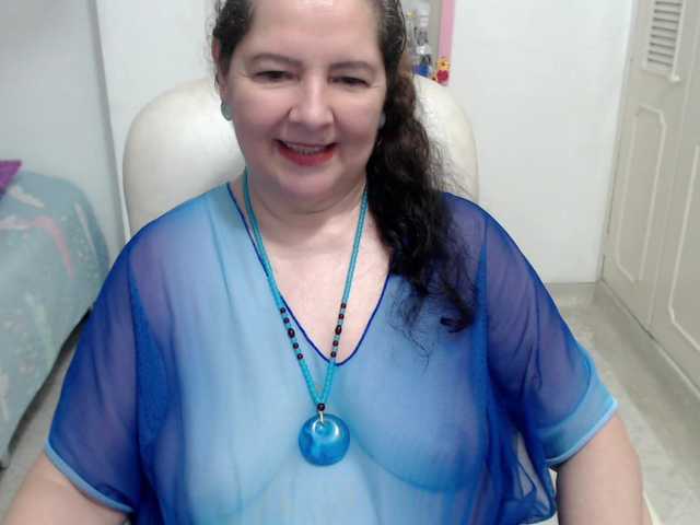 leonela-68 live cam on BongaCams