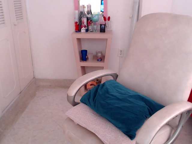 leonela-68 live cam on BongaCams
