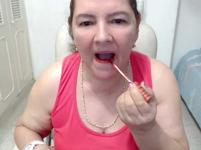 leonela-68 live webcam show
