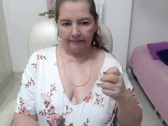 leonela-68 live cam on BongaCams