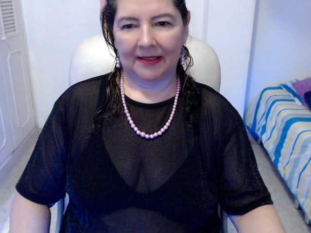 leonela-68 live cam on BongaCams