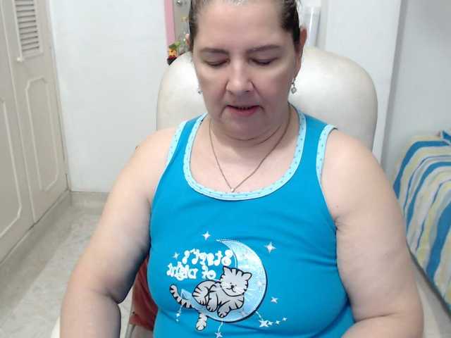 leonela-68 live cam on BongaCams